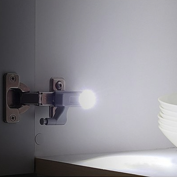 NEW Cabinet LED Hinge Lights, Set of 4,Automatic Lighting For Cabinets - Picture 3 of 4